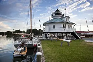 Images Dated 8th October 2009: USA, Maryland, St. Michaels. Eastern Shore of Chesapeake Bay
