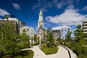 Images Dated 20th September 2008: USA, Massachusetts, Boston. Atlantic Avenue Greenway and Customs House