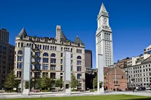 Images Dated 19th September 2008: USA, Massachusetts, Boston. Atlantic Avenue Greenway and Customs House