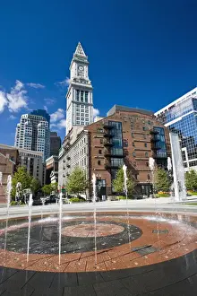 Images Dated 20th September 2008: USA, Massachusetts, Boston. Atlantic Avenue Greenway and Customs House with fountain