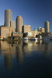 Images Dated 29th July 2005: USA, Massachusetts, BOSTON: Rowes Wharf & Financial District / Morning