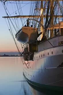 USA, Massachusetts, BOSTON: Tall Ship DANMARK Rowes Wharf / Dawn