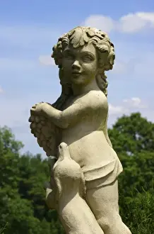 Images Dated 15th June 2007: USA, Massachusetts, Boylston, Tower Hill Botanic Garden, sculpture entitled Autumn