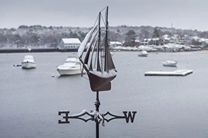 USA, Massachusetts, Cape Ann, Gloucester, early snow fall and weather vane