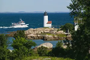 Images Dated 8th August 2004: USA-Massachusetts-Cape Ann-Gloucester: Annisquam Lighthouse / Morning