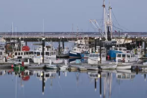 Images Dated 21st September 2006: USA-MASSACHUSETTS-Cape Cod: Provincetown- Provincetown Harbor / Evening