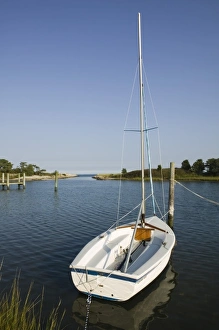Images Dated 19th September 2006: USA, MASSACHUSETTS, Marthas Vineyard: Oak Bluffs, Small Sailboats on Sengekontacket