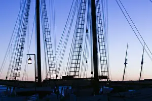 Images Dated 21st September 2006: USA-MASSACHUSETTS-Marthas Vineyard: Vineyard Haven- Vineyard Haven Harbor