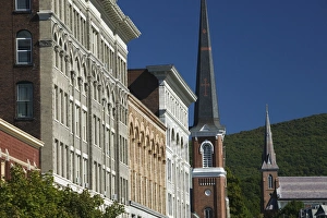 Images Dated 24th September 2005: USA-Massachusetts-Mohawk Trail-NORTH ADAMS: The Berkshires- View of Dowtown North Adams