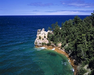 USA, Michigan, Pictured Rocks NL. Miners Point, in the Michigans Upper Peninsula