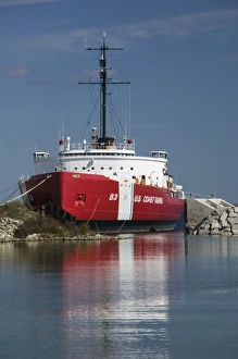 Images Dated 6th October 2006: USA, Michigan, Straits of Mackinac: Mackinaw City, US Coast Guard Icebreaker