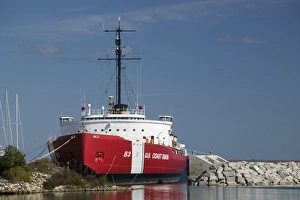 Images Dated 6th October 2006: USA, Michigan, Straits of Mackinac: Mackinaw City, US Coast Guard Icebreaker
