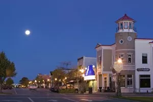 Images Dated 7th October 2006: USA, Michigan, Straits of Mackinac: Mackinaw City, Shops along Central Avenue / Pre, Dawn