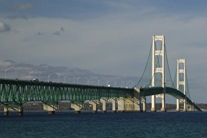 Images Dated 6th October 2006: USA, Michigan, Straits of Mackinac: Mackinaw City, Mackinac Bridge / Late Afternoon