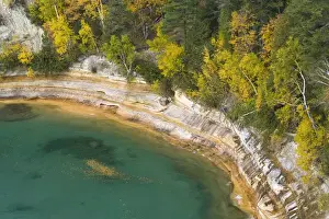 Images Dated 8th October 2006: USA-Michigan-Upper Peninsula-Pictured Rocks National Lakeshore: Miners Castle