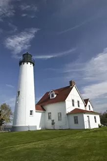 Images Dated 8th October 2006: USA-Michigan-Upper Peninsula-Sault Saint Marie: Point Iroquois Lighthouse / Whitefish