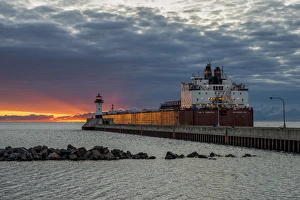 USA, Minnesota, Duluth, Lakewalk, Liftbridge
