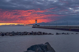 Minnesota Prints: USA, Minnesota, Duluth, Lakewalk, Liftbridge