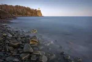 USA, Minnesota. Split Rock Lighthouse from the shore of Lake Superior
