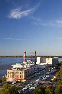 Images Dated 25th October 2009: USA, Mississippi, Vicksburg. Ameristar Casino and Mississippi River, late afternoon