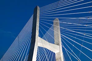 USA, Missouri, Cape Girardeau: The Bill Emerson Memorial Bridge across the Mississippi