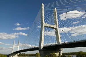 Images Dated 26th October 2005: USA, Missouri, Cape Girardeau: The Bill Emerson Memorial Bridge across the Mississippi