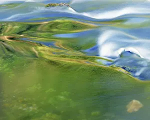 USA, Missouri, Ozark National Scenic Riverways, Reflecting waters of Blue Spring