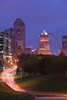 Images Dated 24th October 2005: USA, Missouri, St. Louis: City View before Dawn