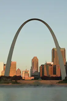 Downtown Prints: USA, Missouri, St. Louis: Gateway Arch Area & Old Courthouse at Sunrise