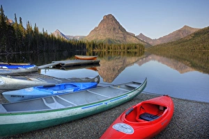 Images Dated 2nd August 2009: USA, Montana, Glacier National Park, Two Medicine Lake and Sinopah Mountain
