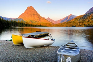 USA, Montana, Glacier National Park, Two Medicine Lake and Sinopah Mountain
