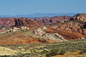 Images Dated 2nd October 2017: USA, Nevada. Valley of Fire State Park, Mouses Tank Road looking north