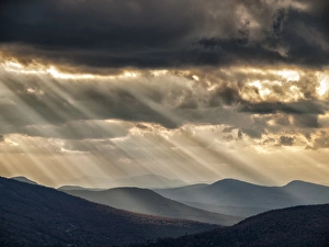 New Hampshire Prints: USA, New Hampshire, White Mountains, Sunbeams light the valley