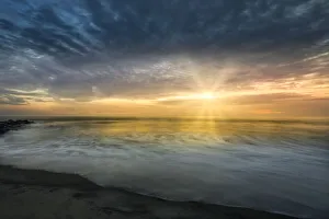 Images Dated 18th January 2020: USA, New Jersey, Cape May National Seashore. Sunset on ocean and shore