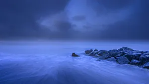 Images Dated 20th August 2019: USA, New Jersey, Cape May National Seashore. Foggy sunrise on water and rocks