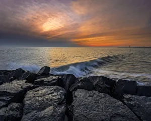 Images Dated 18th January 2020: USA, New Jersey, Cape May National Seashore. Sunset on ocean and rocks