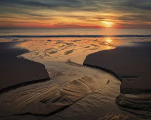 Images Dated 1st June 2021: USA, New Jersey, Cape May National Seashore. Sunset on ocean shore