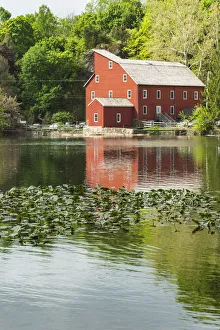 Images Dated 11th May 2015: USA, New Jersey. Raritan River Basin, Clinton, South Fork of Raritan River and old mill