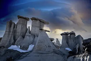 Images Dated 19th December 2022: USA, New Mexico. Bisti Badlands eroded rock formations