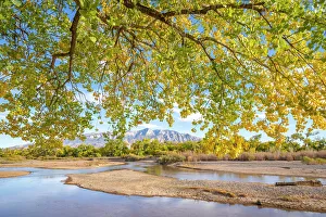 Images Dated 4th October 2022: USA, New Mexico, Sandoval County. Sandia Mountains and Rio Grande River in autumn