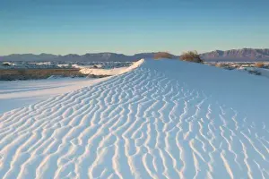 Images Dated 2nd June 2011: USA, New Mexico, White Sands National Monument: White Sand Dunes at Sunrise