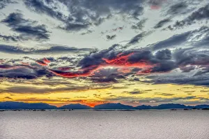 Images Dated 13th November 2021: USA, New Mexico, White Sands National Park. Sunset over desert