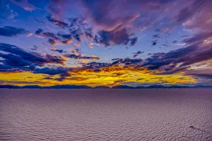 Images Dated 12th November 2021: USA, New Mexico, White Sands National Park. Sunset over desert