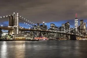 Images Dated 22nd February 2022: USA, New York. The Brooklyn Bridge and New York City skyline from DUMBO (Down Under the Manhattan Bridge Overpass)