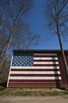 Images Dated 25th April 2009: USA, New York, East Hampton. Barn with USA flag in the hamlet of Springs