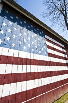 Images Dated 25th April 2009: USA, New York, Long Island, The Hamptons. Springs, barn with USA flag
