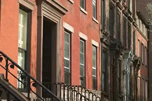 USA-New York-New York City-Brooklyn: Brooklyn Heights-Brownstone Building / Spring