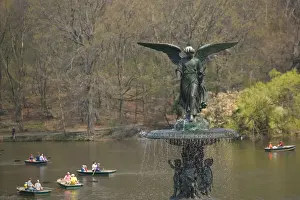 Images Dated 28th January 2005: USA-New York-New York City-Manhattan: Central Park-Bethesda Terrace-Lake & Bethesda