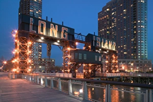 Images Dated 28th January 2005: USA-New York-New York City-Queens: Long Island City-Long Island City Ferry Piers