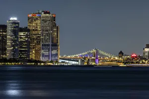 Images Dated 22nd February 2022: USA, New York. New York City skyline at night